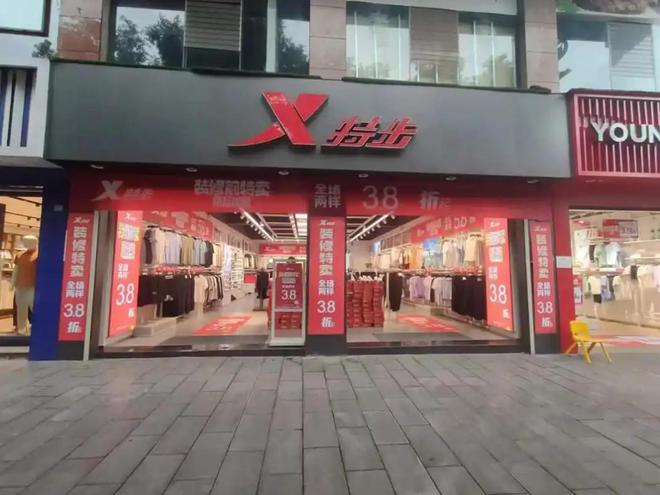 笑柄的4个国产运动鞋看谁还在乱跟风？球盟会网页登录曾红极一时如今却沦为(图6)