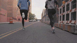 年的“跑鞋教父”亚瑟士1双穿3季！球盟会app轻！软！耐磨！火了75(图3)