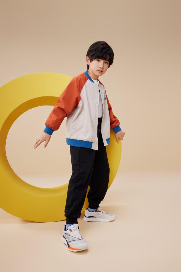 势功能性儿童运动鞋成“刚需”球盟会热爱运动人群呈上涨趋(图2)
