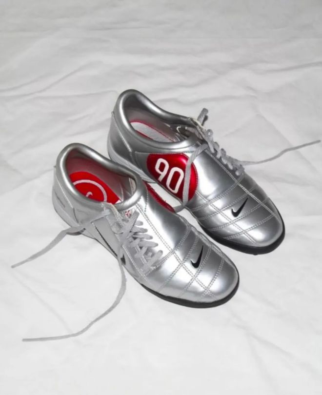 4双sneakers值得一冲！当「液态银」成春夏潮人招牌色这(图5)