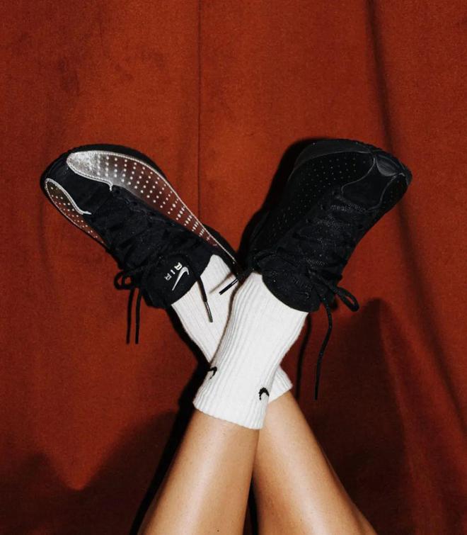 4双sneakers值得一冲！当「液态银」成春夏潮人招牌色这(图13)