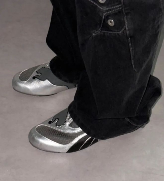 4双sneakers值得一冲！当「液态银」成春夏潮人招牌色这(图20)