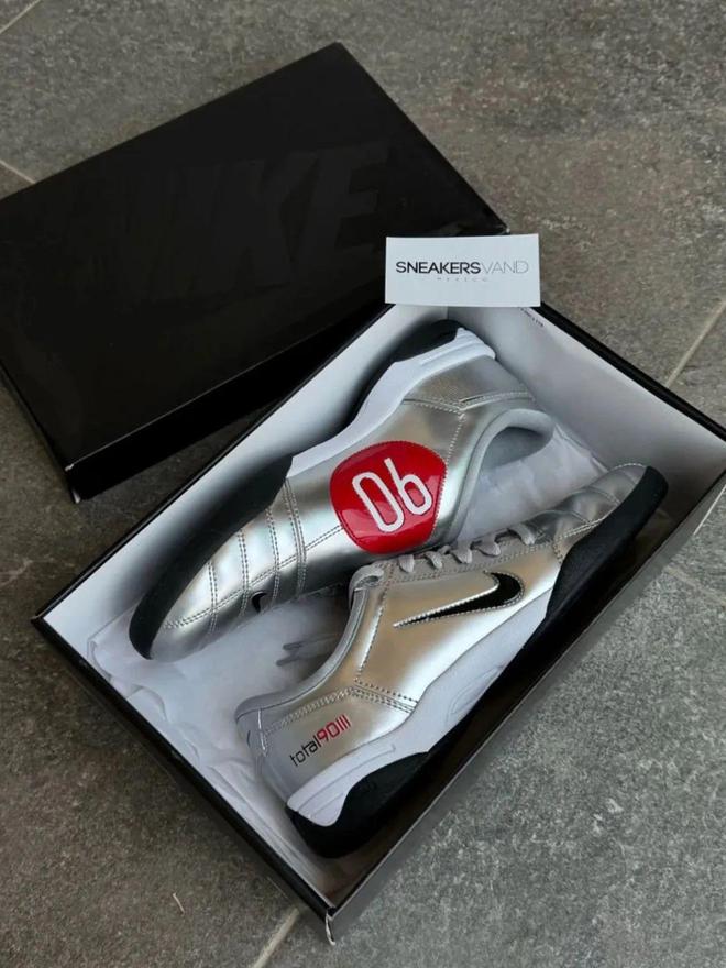 4双sneakers值得一冲！当「液态银」成春夏潮人招牌色这(图24)