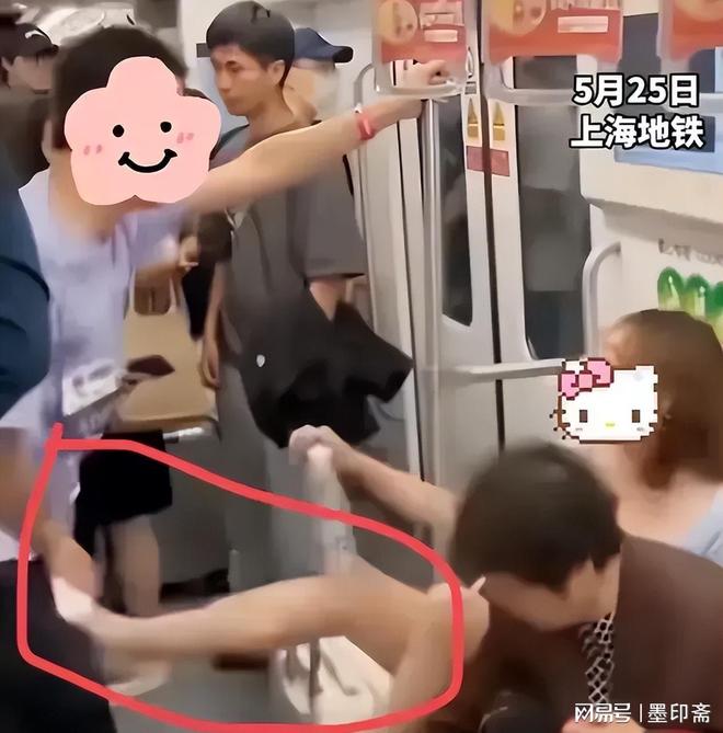 子裆部男的始终全程不敢还手地铁争吵后续：女子猛踹男(图4)