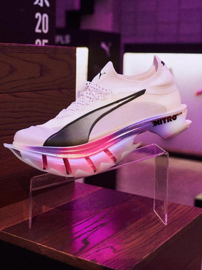 都没有中学生「专业」…这个时代专业运动员穿的(图1)