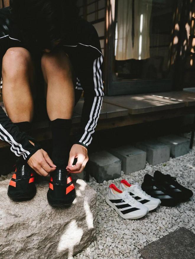 都没有中学生「专业」…这个时代专业运动员穿的(图2)